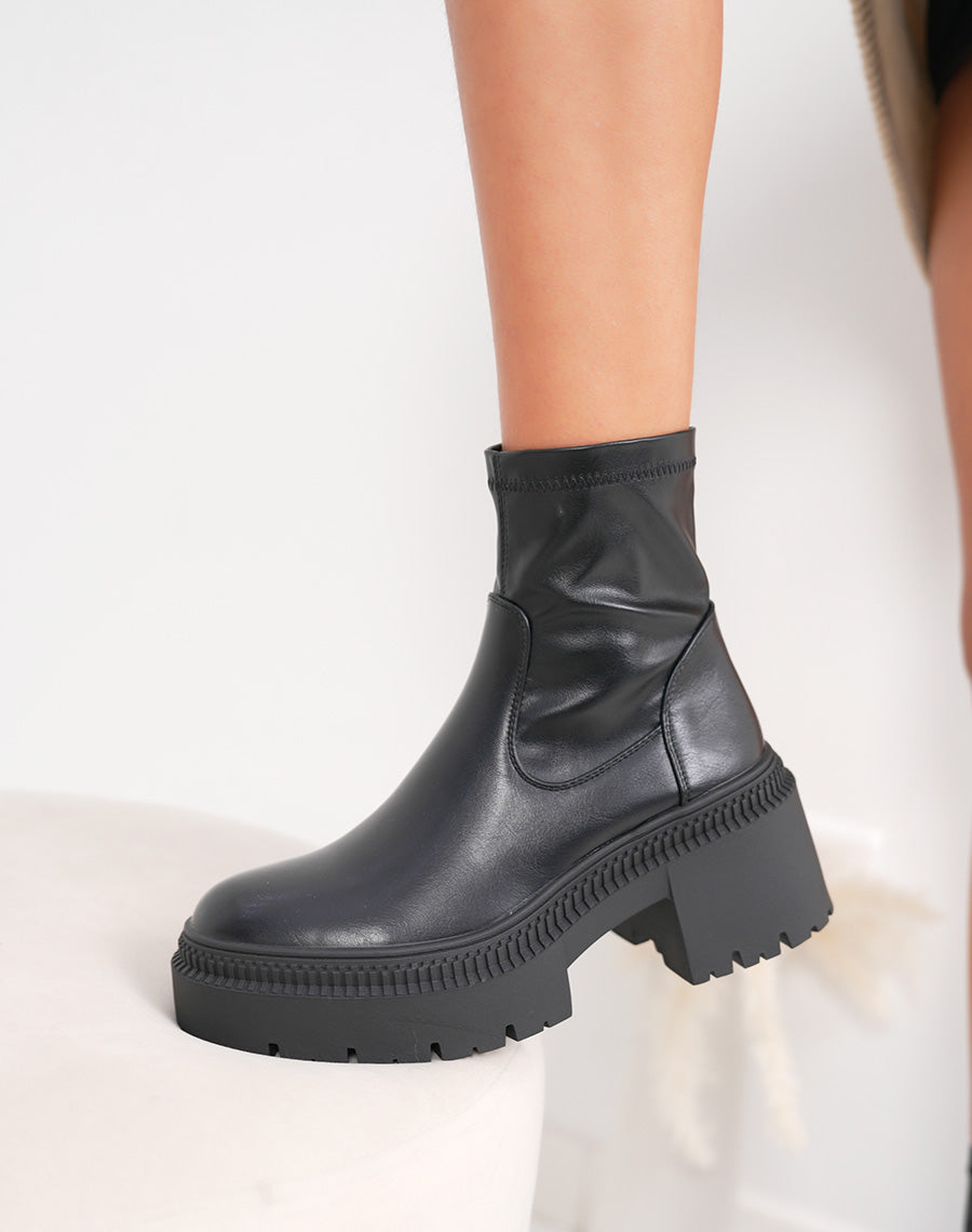 Bottines femme noires tendance à plateforme avec semelle crantée et tige chaussette