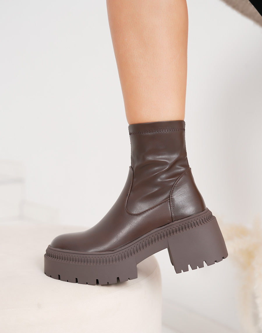 Bottines femme marron tendance à plateforme avec semelle crantée et tige chaussette