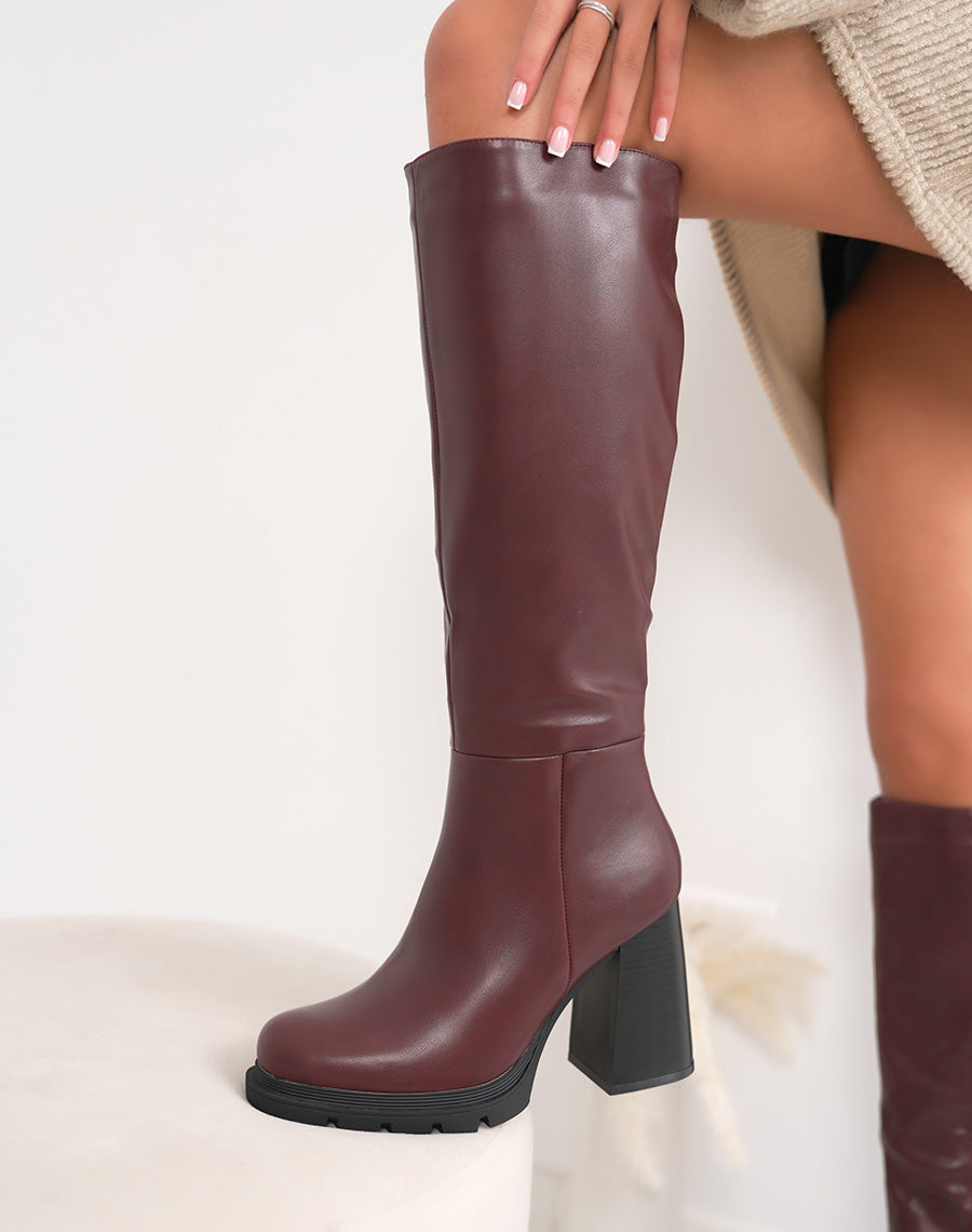 Bottes femme bordeaux à talon haut épais avec semelle crantée, élégantes et audacieuses