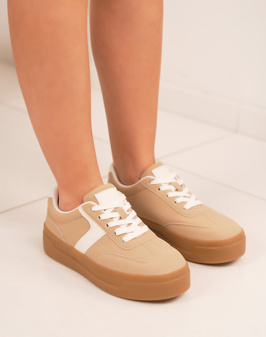 Basket femme beige foncé en peau de pêche à triple plate-forme marron tendance