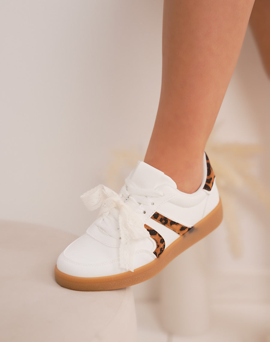 Basket femme blanche à détails léopard avec nœud en dentelle amovible