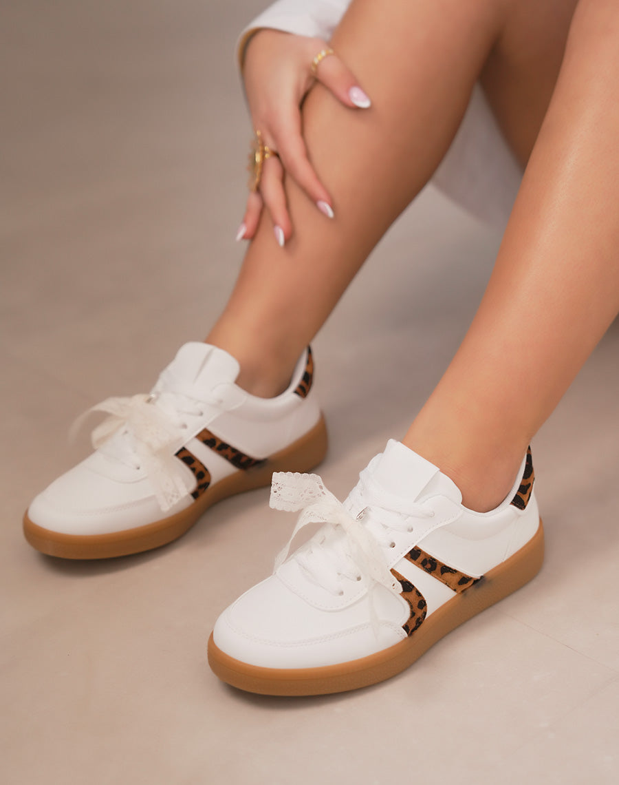 Basket femme blanche à détails léopard avec nœud en dentelle amovible