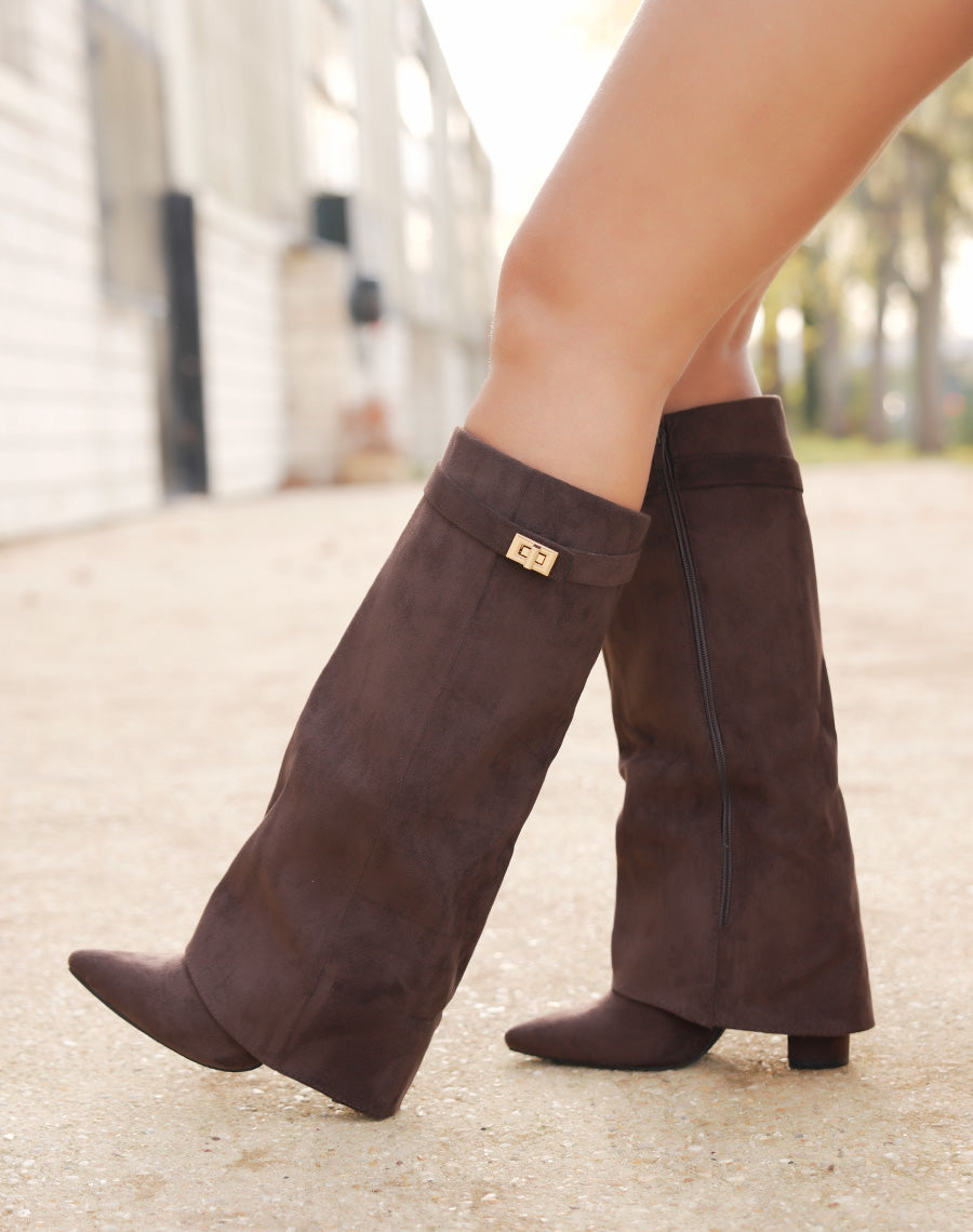 Bottes en suédine marron chocolat à talon et bout pointu