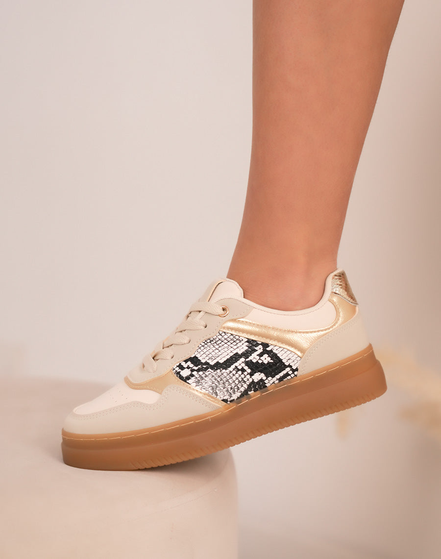 Baskets femme beiges tendance avec détails dorés et effet serpent