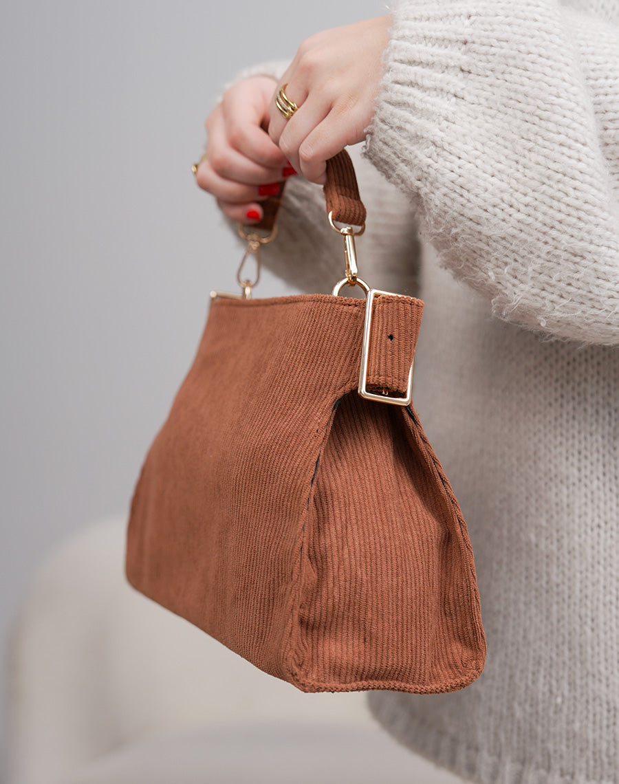 Sac femme camel en suédine côtelée élégante avec anses dorées et double bandoulière