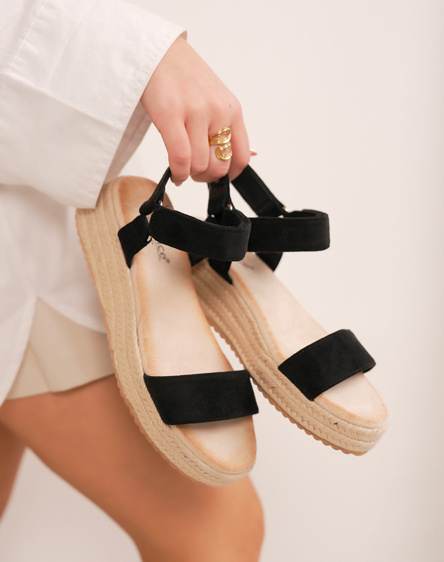 Sandales compensées femme noires tendance en suédine avec semelle tressée