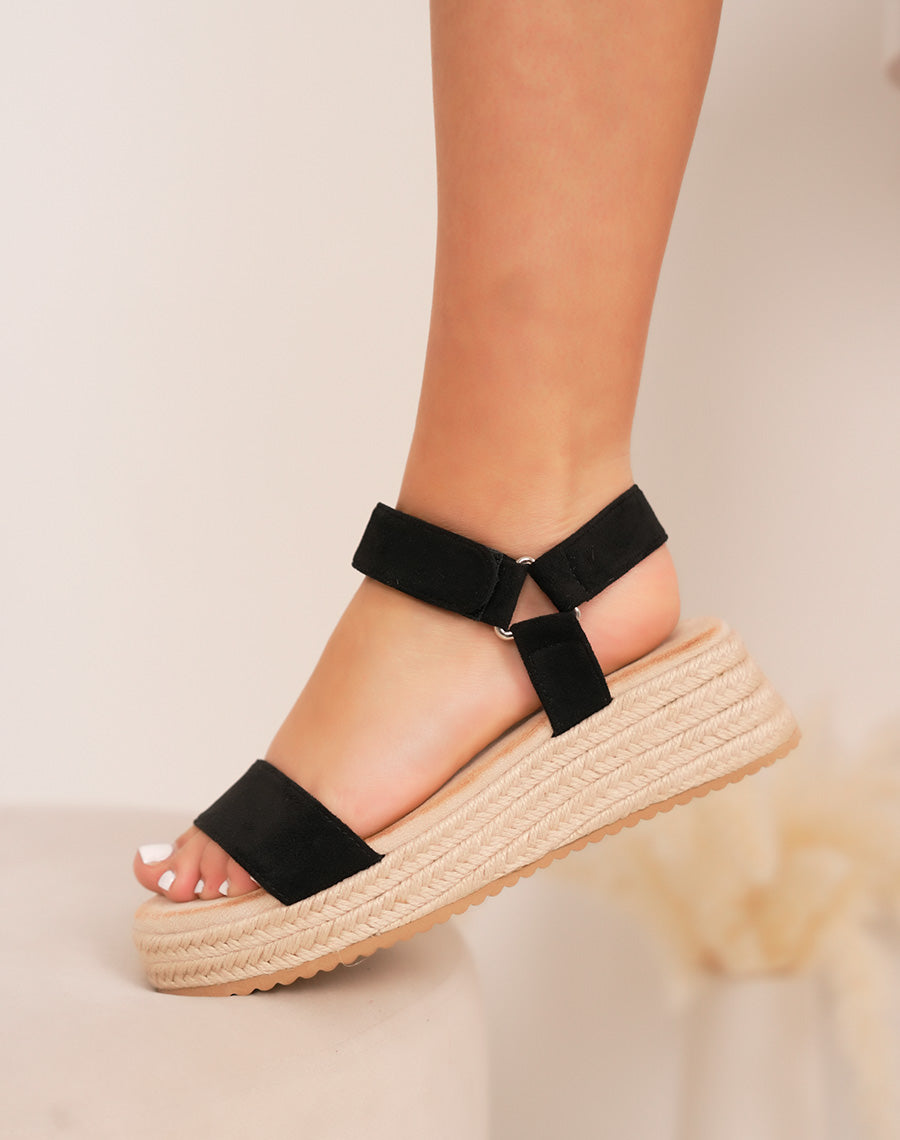 Sandales compensées femme noires tendance en suédine avec semelle tressée