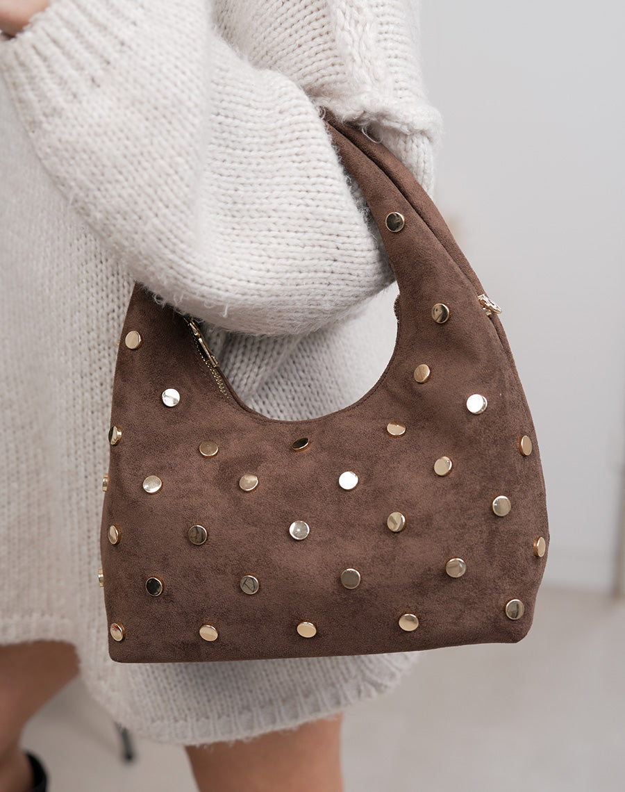 Sac besace marron en suédine avec clous dorés – Élégance rock et tendance