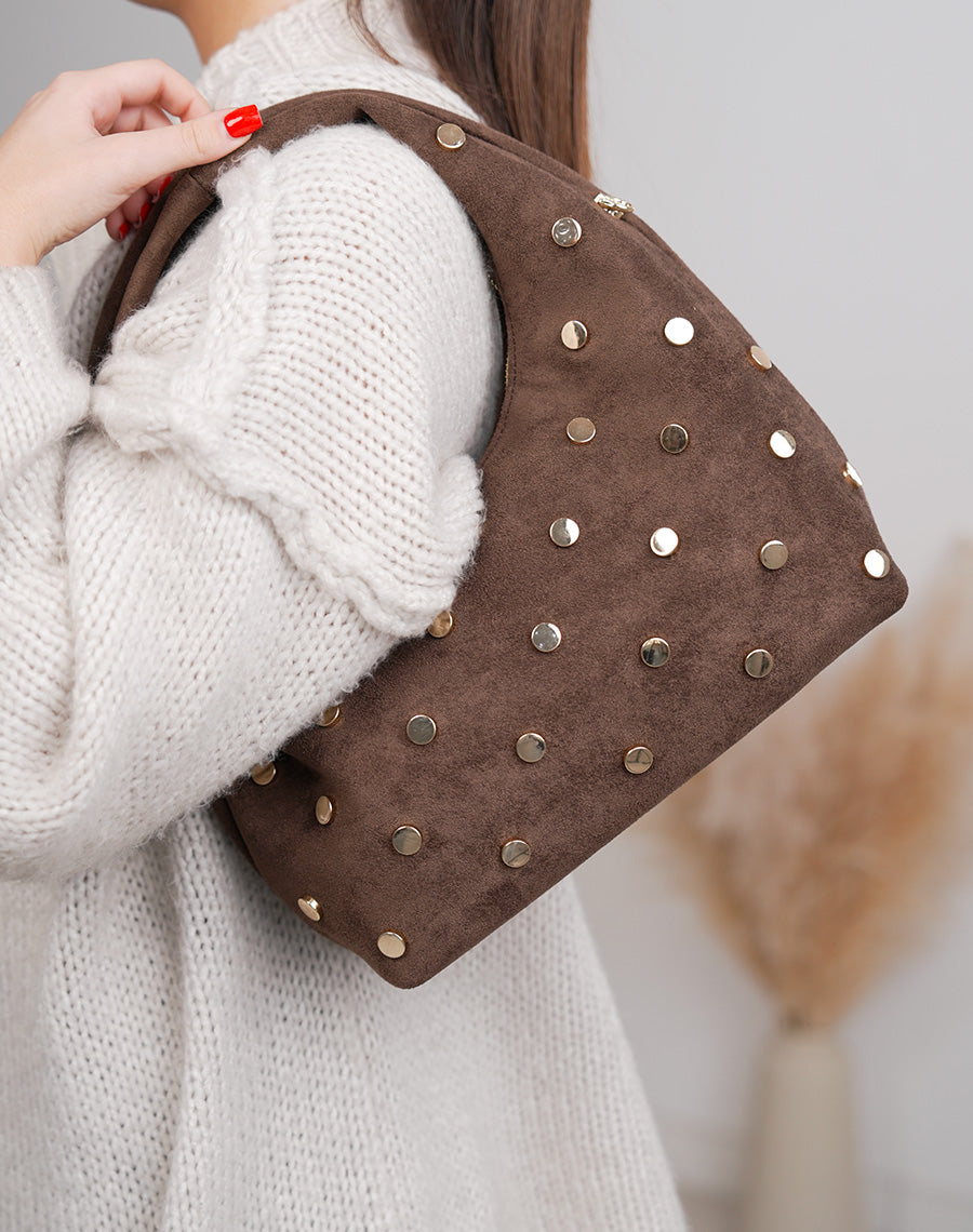 Sac besace marron en suédine avec clous dorés – Élégance rock et tendance