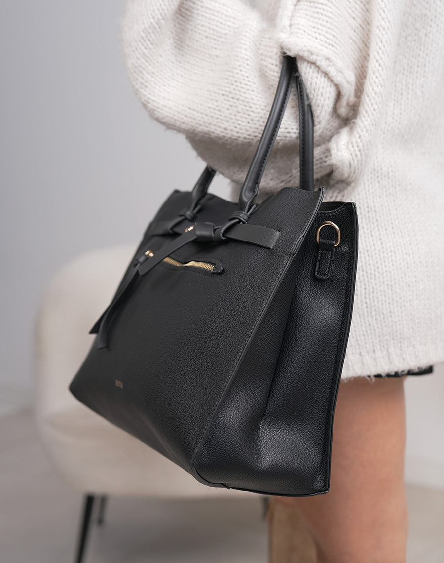 Sac noir effet grainé avec boucle décorative – Élégance et fonctionnalité au quotidien