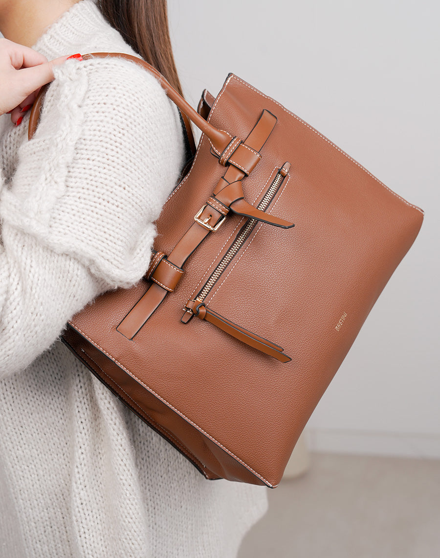 Sac camel effet grainé avec sangle décorative – Élégance et praticité réunies