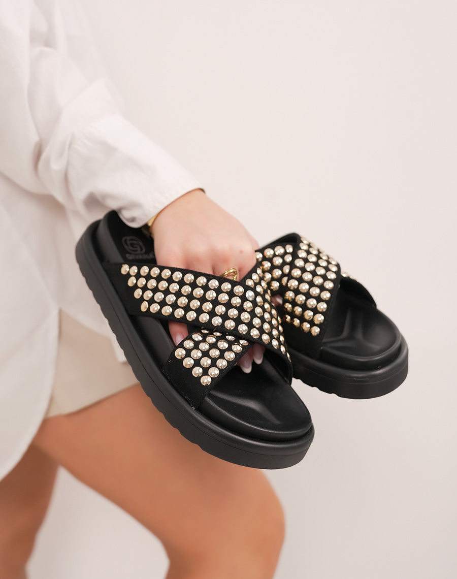 Mules femme noires en suédine avec brides croisées et clous dorés