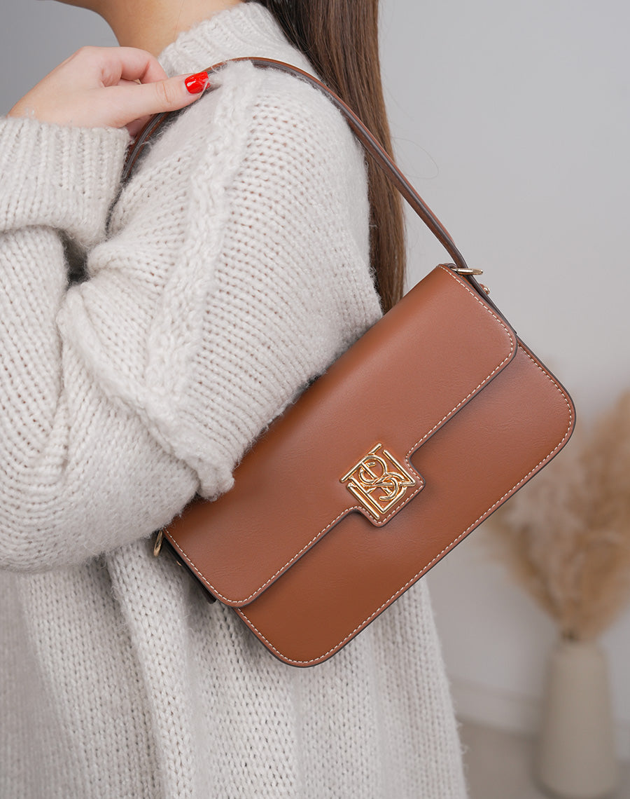 Sac pochette camel en similicuir avec détail doré et fermeture aimantée