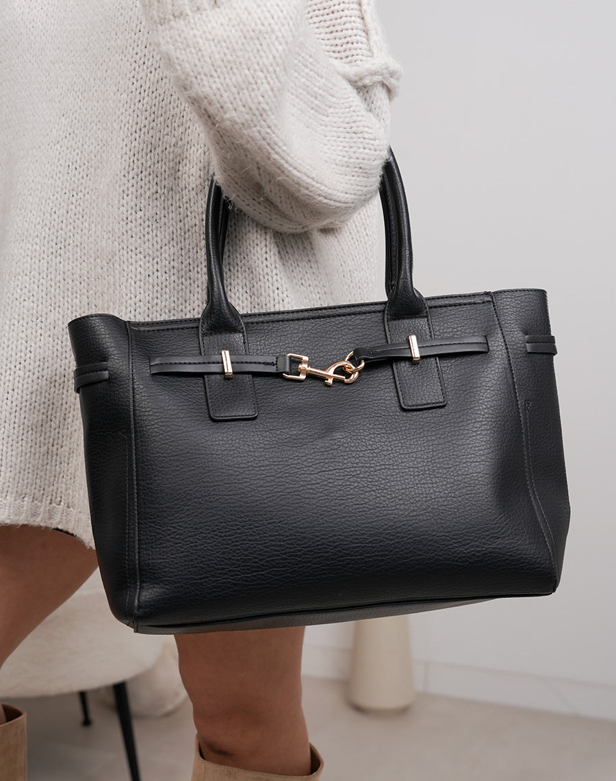 Sac noir effet grain avec sangle décorative et détail doré