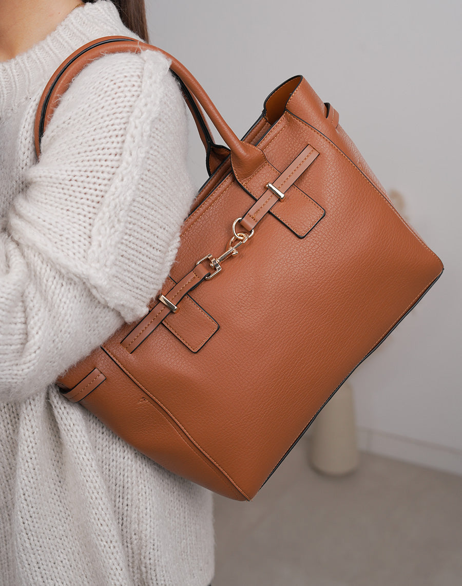 Sac camel effet grain avec sangle décorative dorée