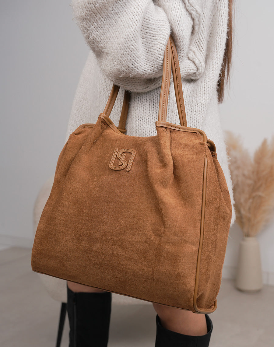 Sac camel en suédine avec détail en similicuir