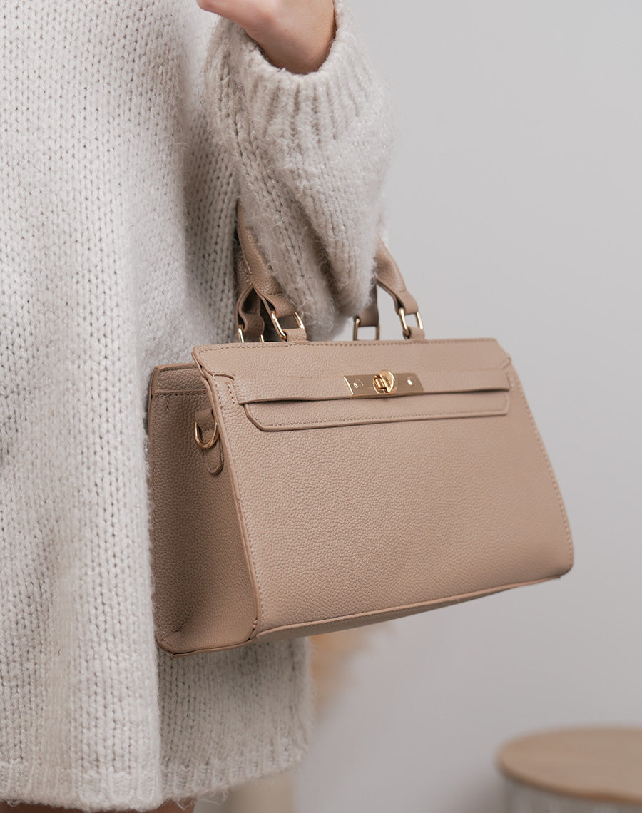 Sac beige foncé en similicuir grainé à fermoir doré