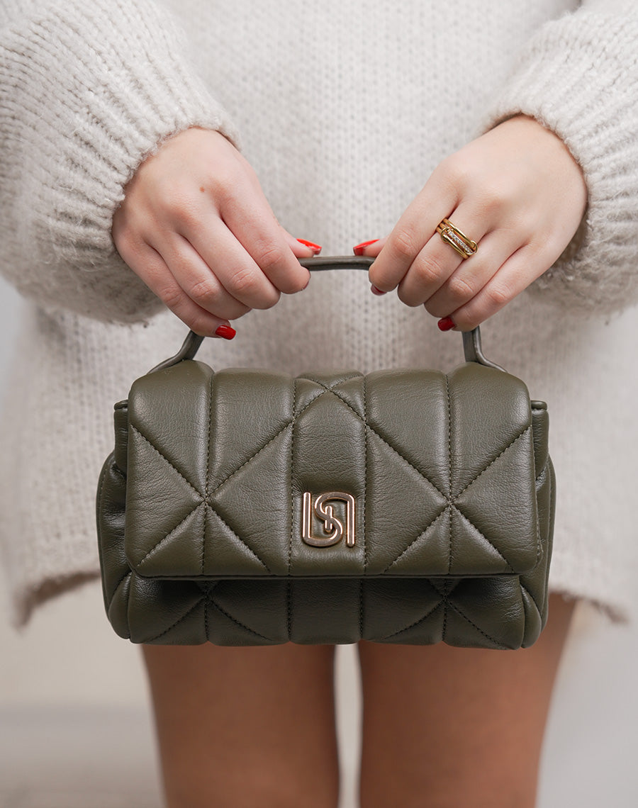 Petit sac vert kaki matelassé avec détail doré et fermeture aimantée