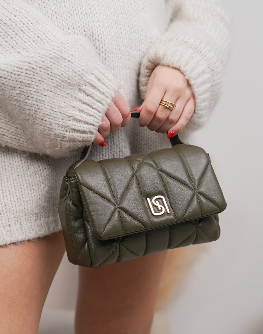 Petit sac vert kaki matelassé avec détail doré et fermeture aimantée