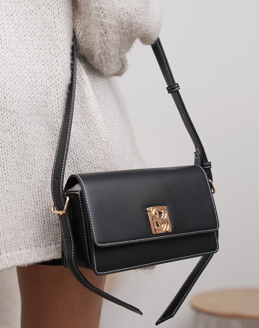 Sac noir à détail doré avec fermeture aimantée