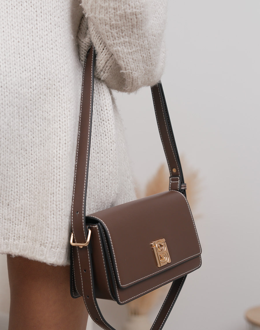 Sac marron à détail doré avec fermeture aimantée