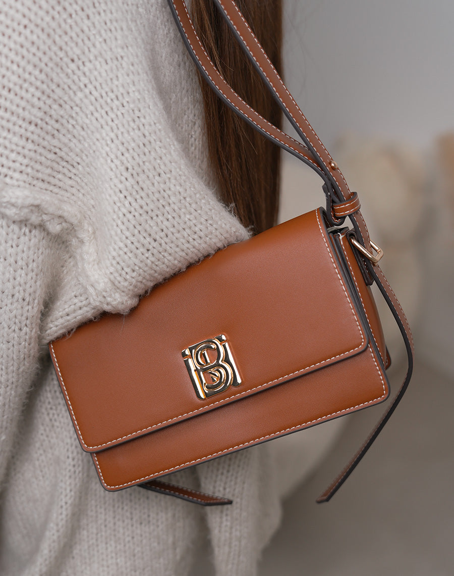 Sac camel à détail doré avec fermeture aimantée