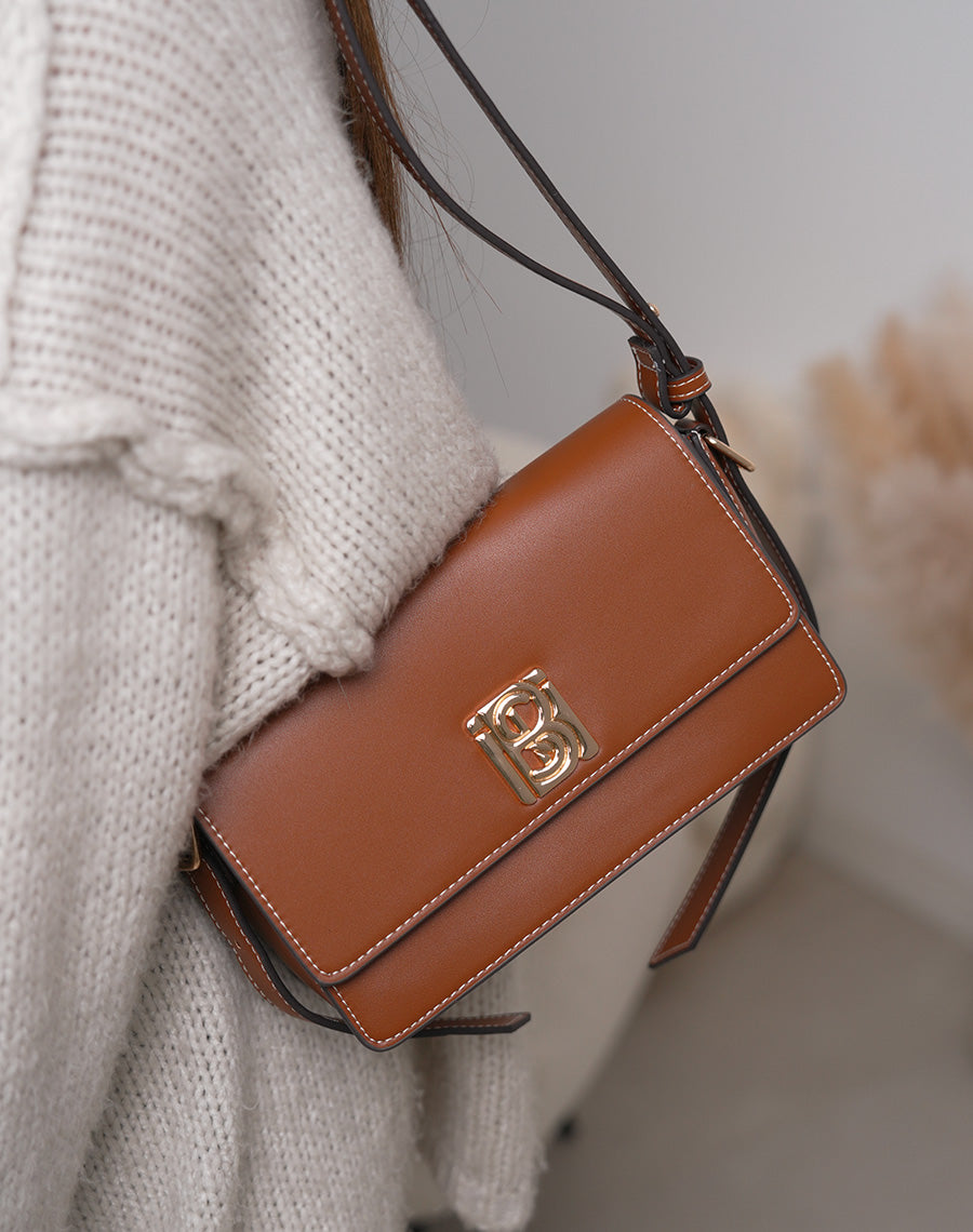 Sac camel à détail doré avec fermeture aimantée