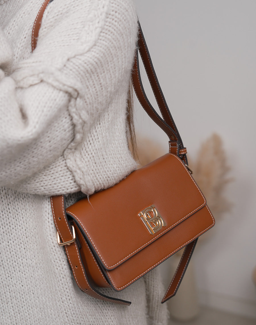 Sac camel à détail doré avec fermeture aimantée