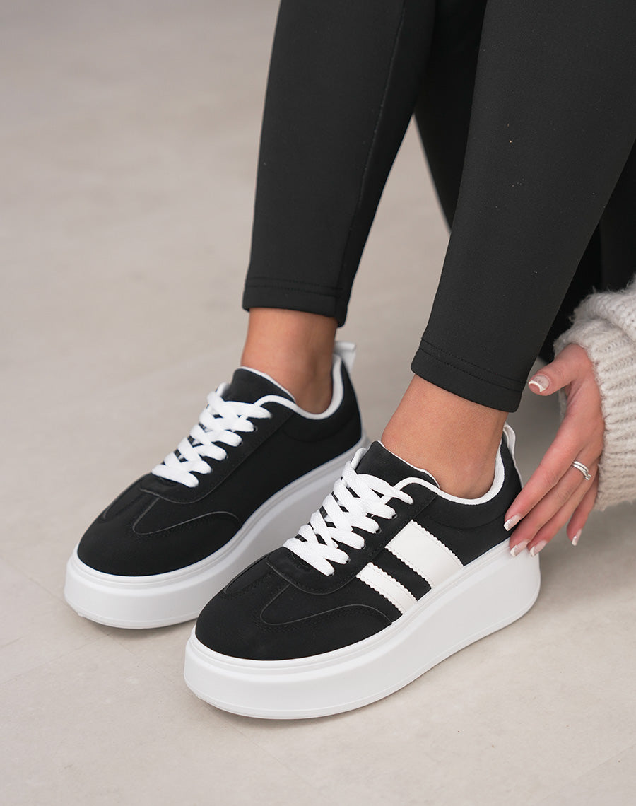 Basket femme noire tendance avec rayures épaisses et plateforme confortable