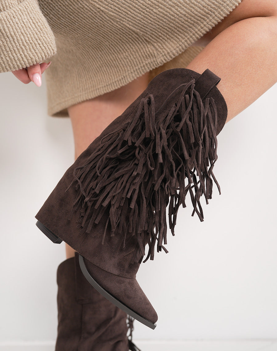 Santiags femme marron à franges en suédine avec talon haut et bout pointu tendance