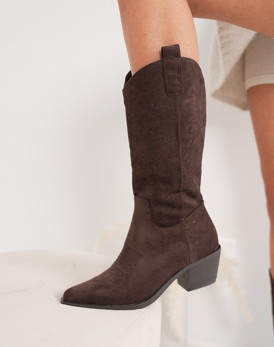 Santiags femme marron en suédine avec bout pointu et talon épais confortable