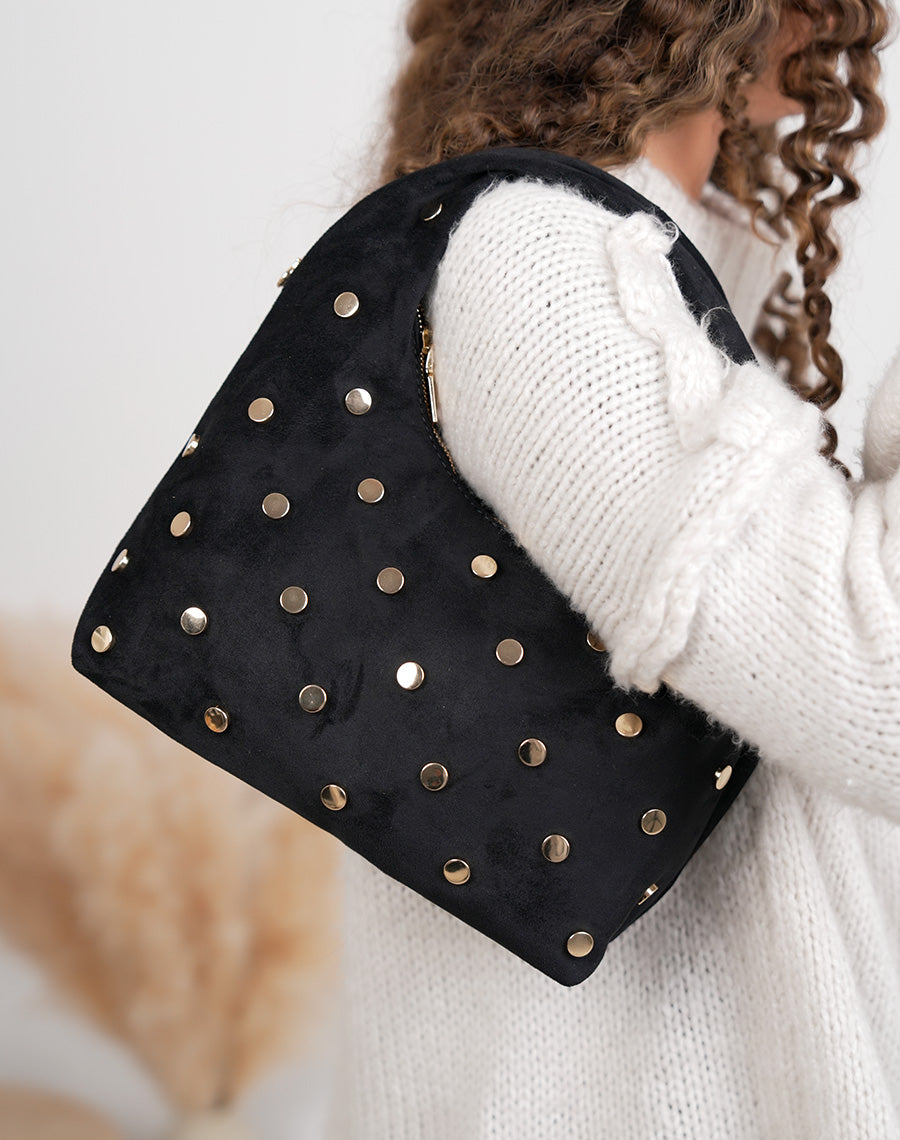 Sac besace femme noir en suédine avec clous dorés et fermeture zippée moderne