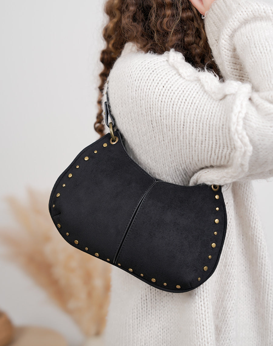 Sac pochette femme noir en suédine avec clous dorés et bandoulière élégante