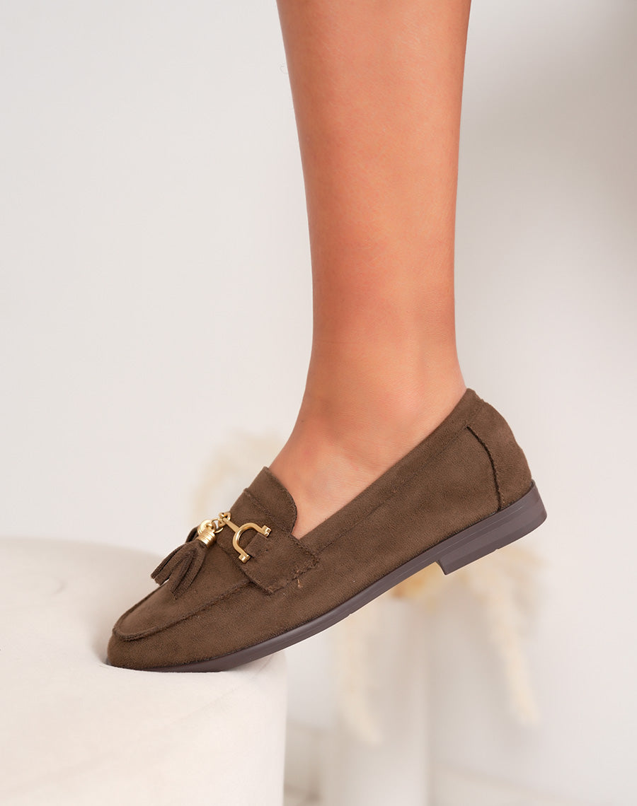 Mocassin femme marron en suédine tendance avec franges et détail doré élégant