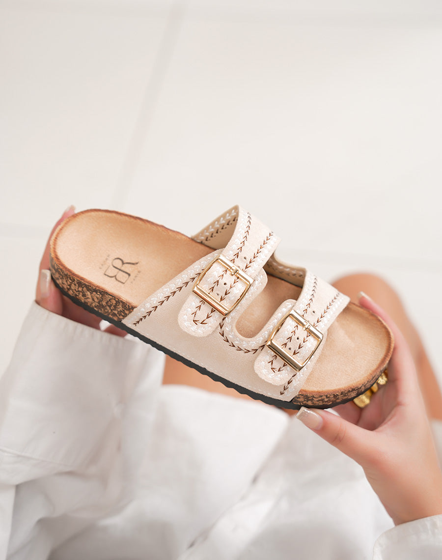 Mules femme beiges tendance à boucle dorée et couture tissée