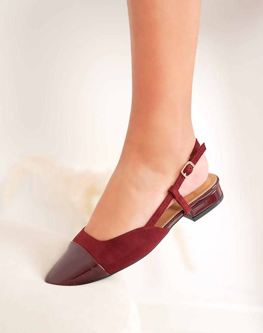 Sandales femme bordeaux élégantes en suédine avec bout verni et bride dorée