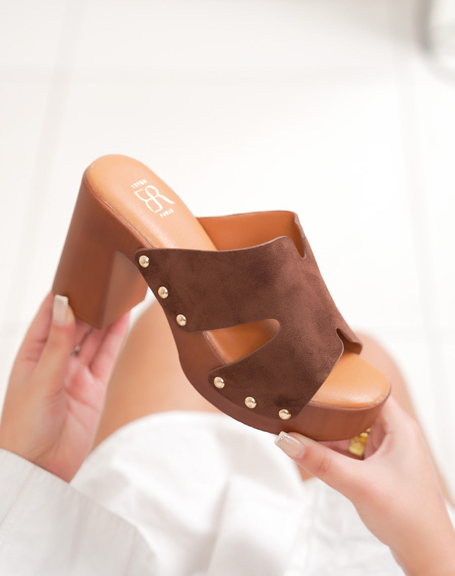 Mules femme marron à talon style sabot en suédine avec détails dorés