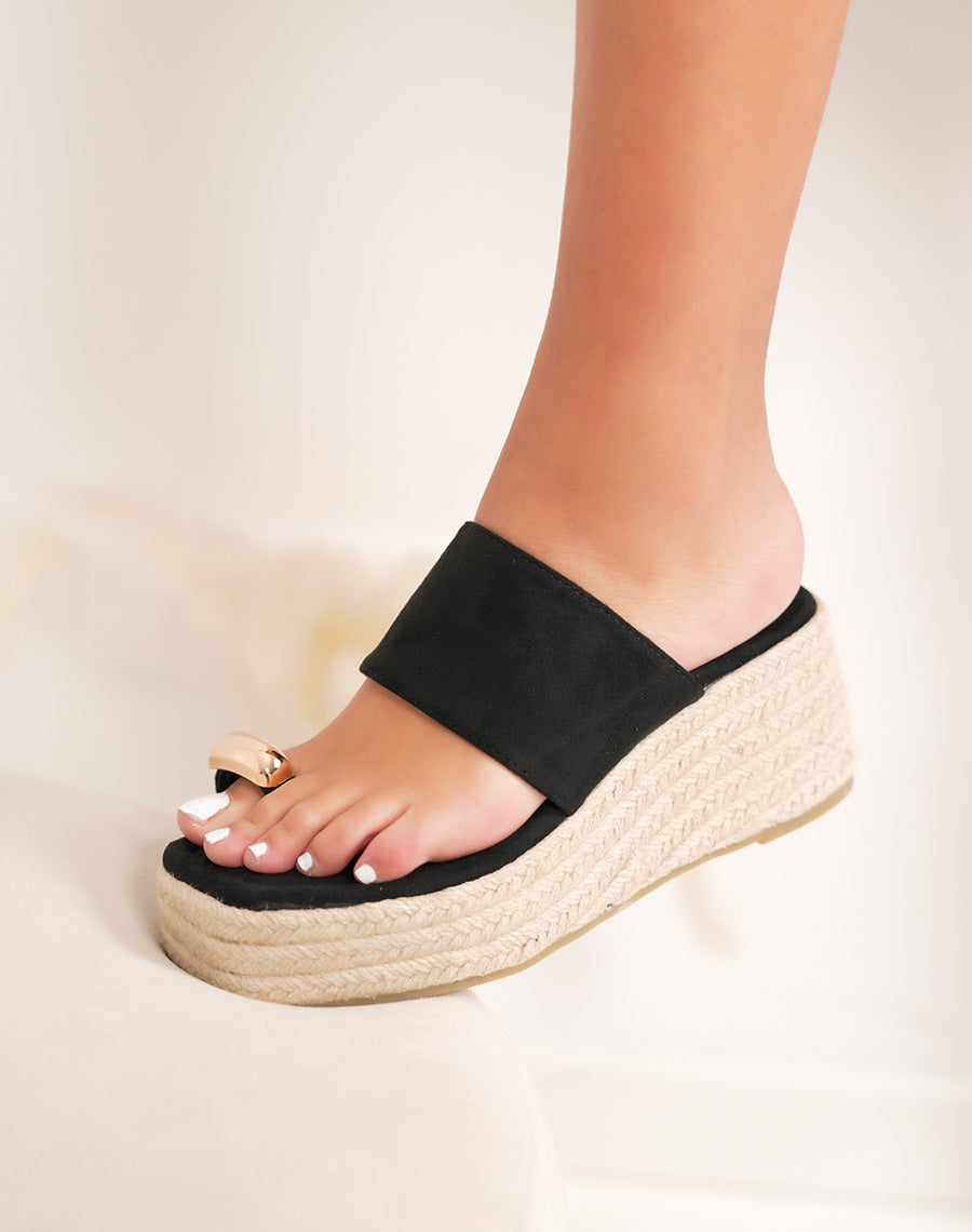 Compensées femme noires en suédine avec plateforme en jute et bijou doré