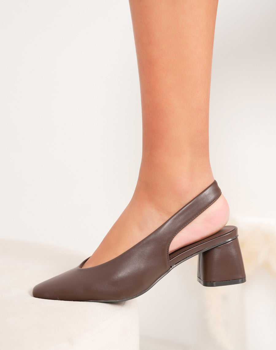 Escarpins femme marron chocolat à talon épais et bride arrière ajustable