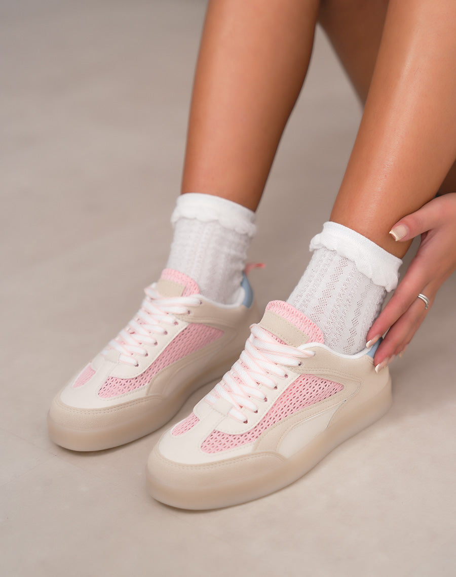 Basket femme blanche et rose élégante avec empiècements suédine beige et bleu pastel