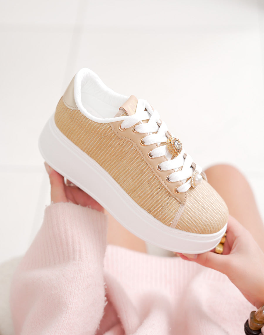 Basket femme beige tendance effet jute avec empiècement doré et étoile de mer bijou