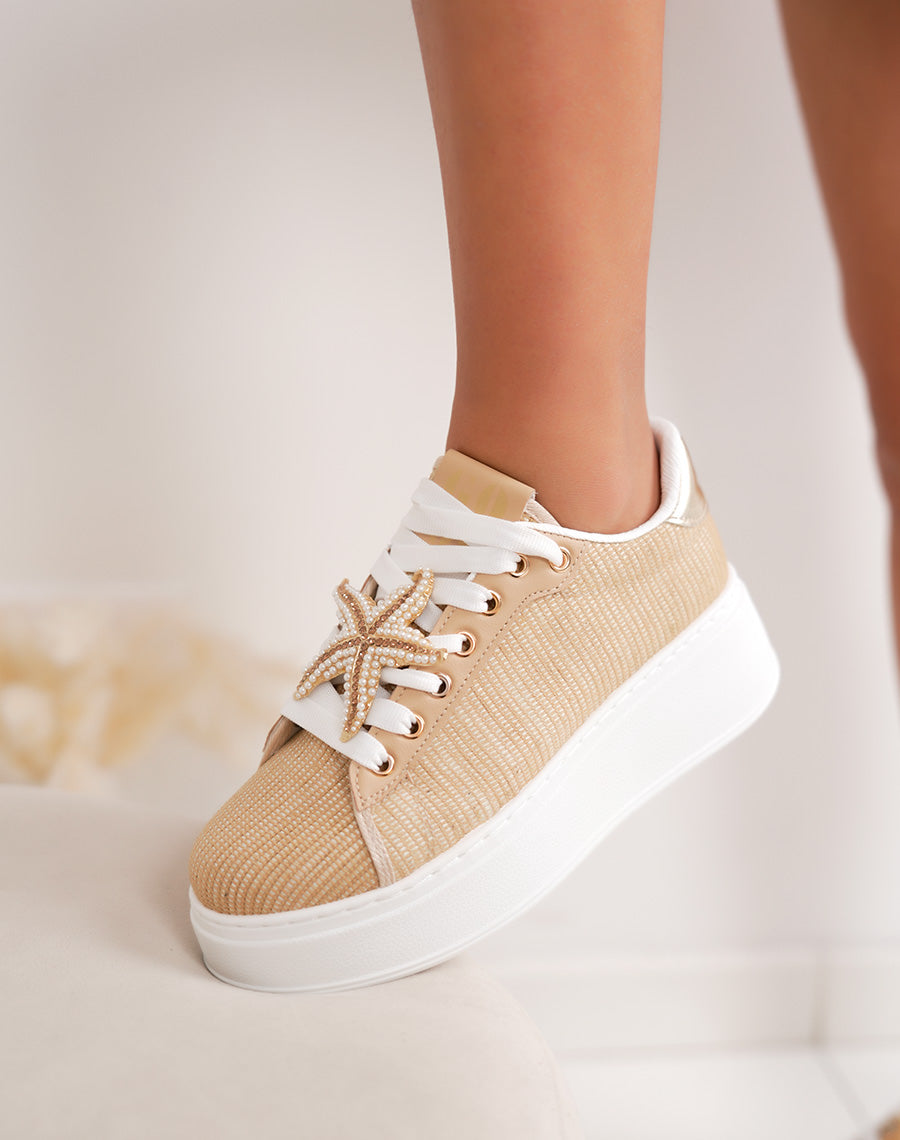 Basket femme beige tendance effet jute avec empiècement doré et étoile de mer bijou