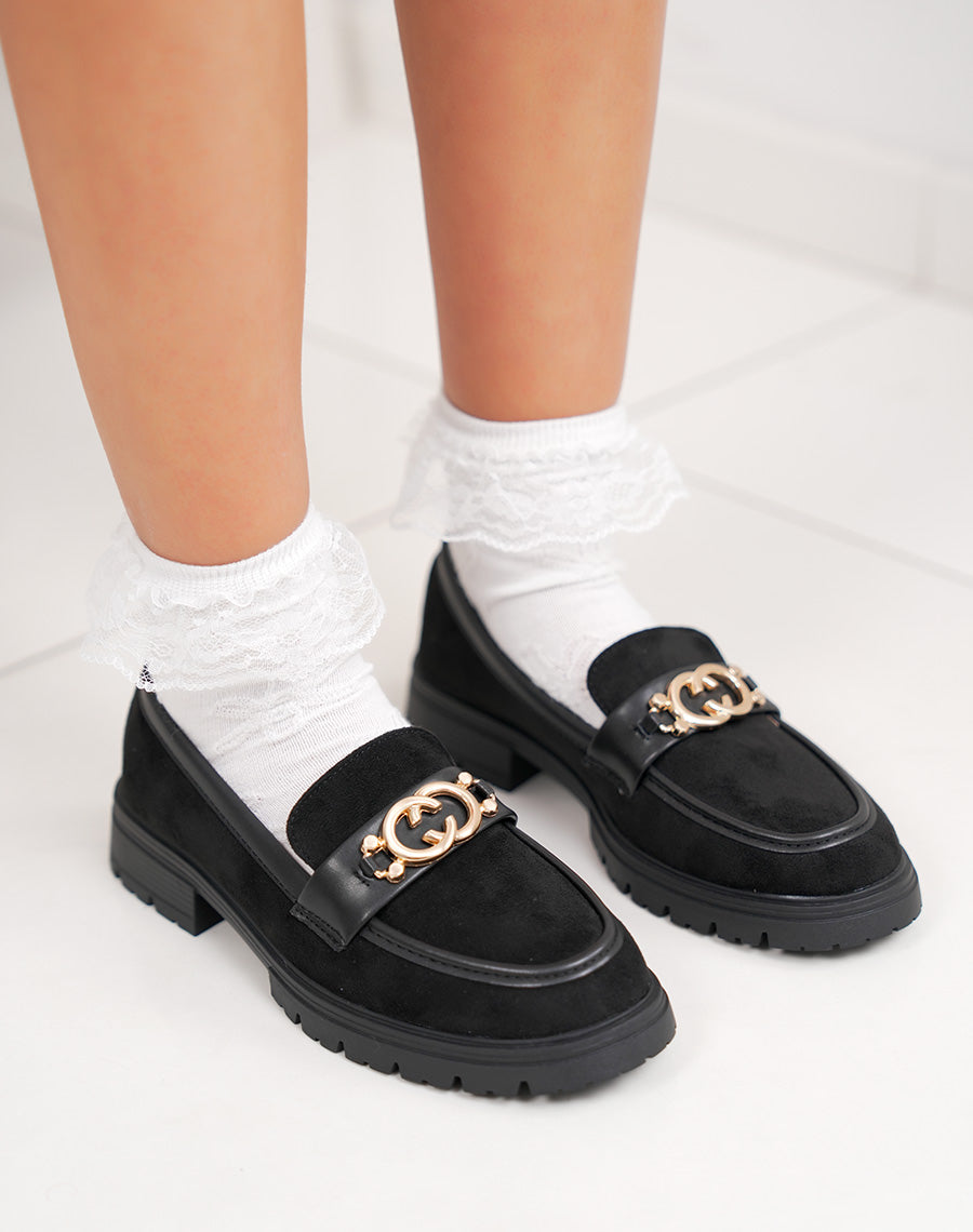Mocassin femme noir élégant en suédine avec bijou doré et semelle crantée