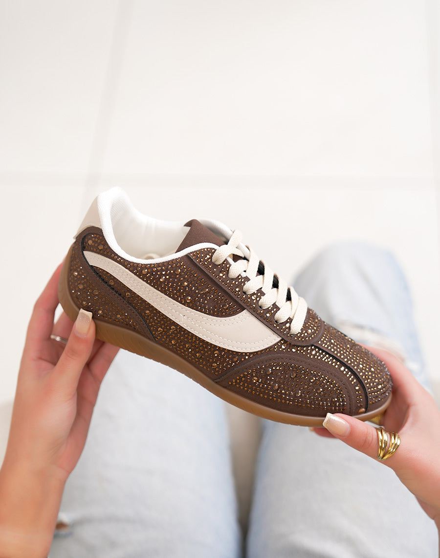 Basket femme marron tendance à strass avec empiècements beiges et lacets assortis