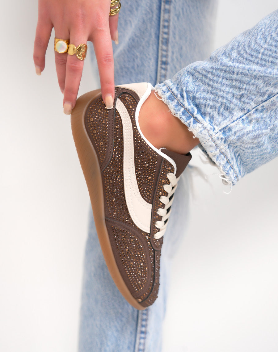 Basket femme marron tendance à strass avec empiècements beiges et lacets assortis
