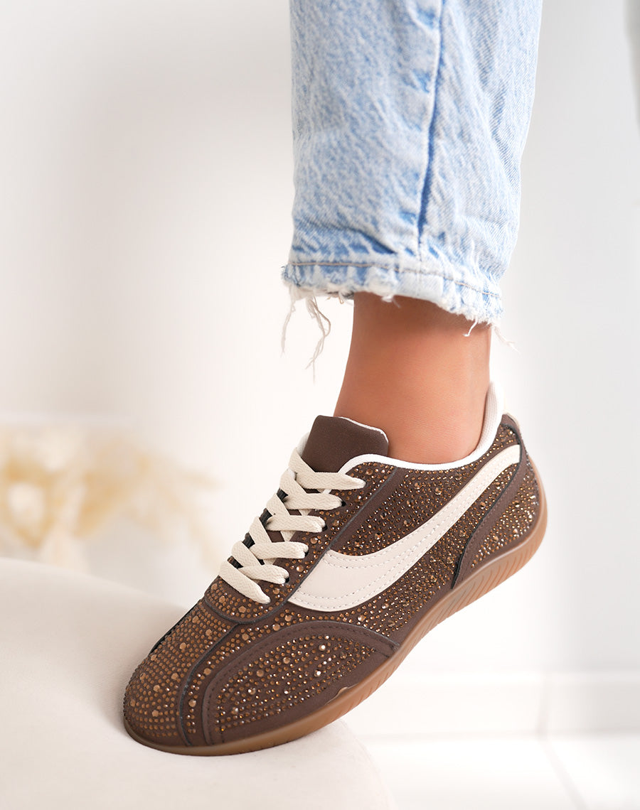 Basket femme marron tendance à strass avec empiècements beiges et lacets assortis