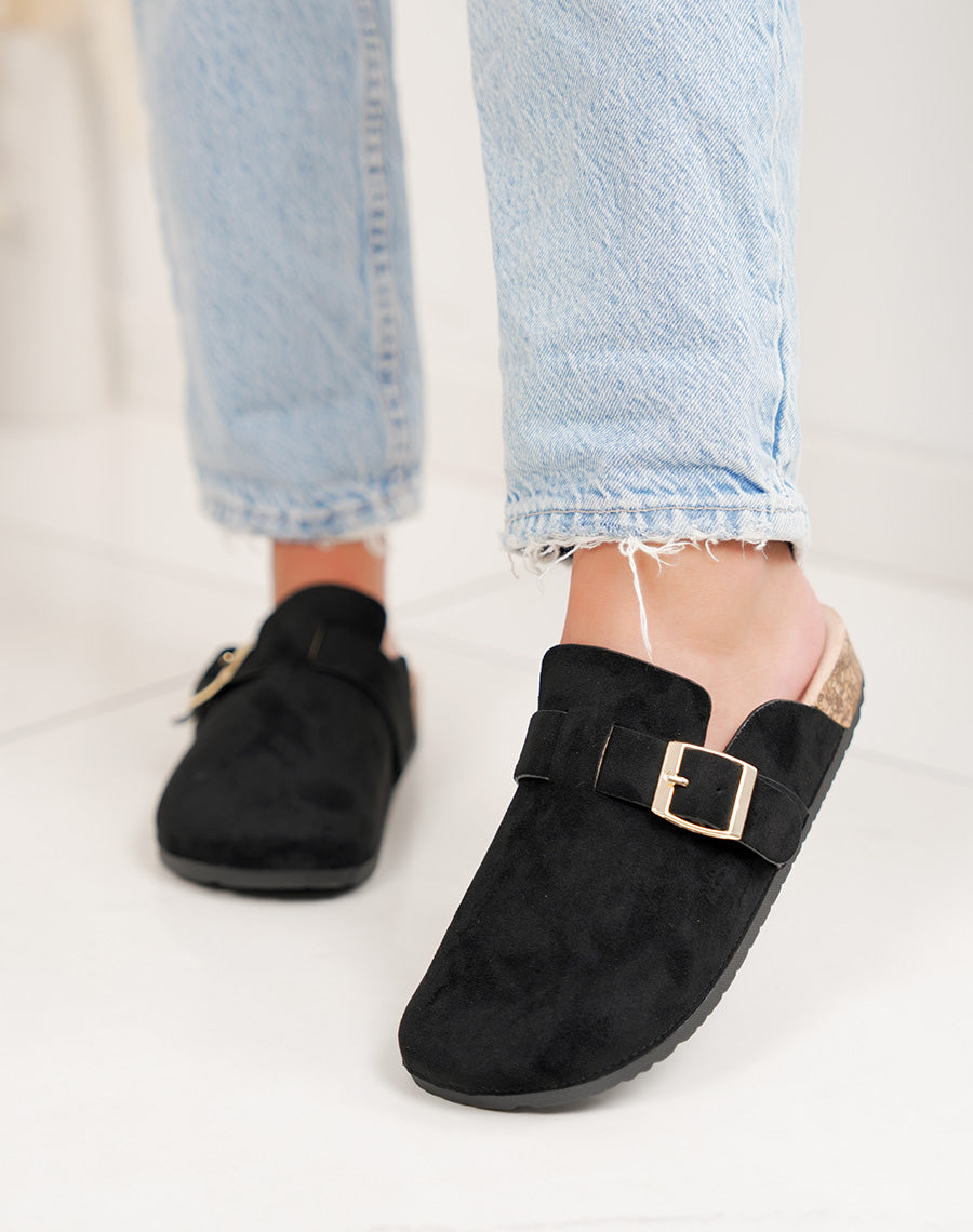 Mules femme noires en suédine avec boucle dorée