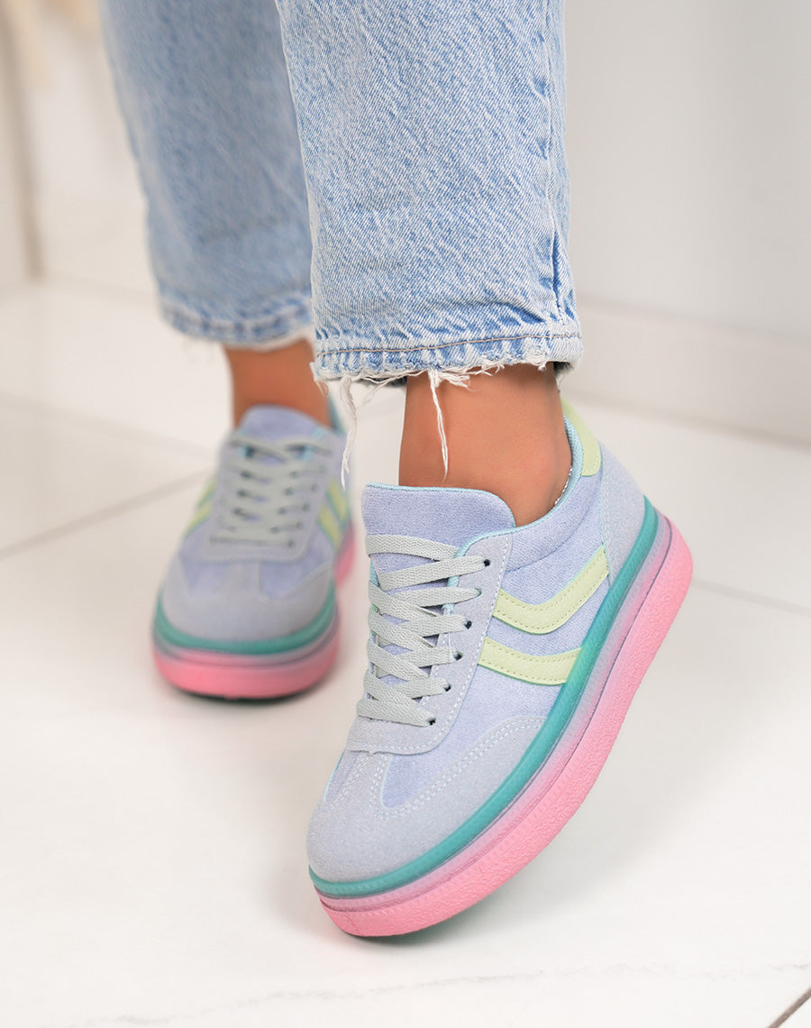 Basket femme bleue pastel tendance à plateforme avec semelle turquoise et rose