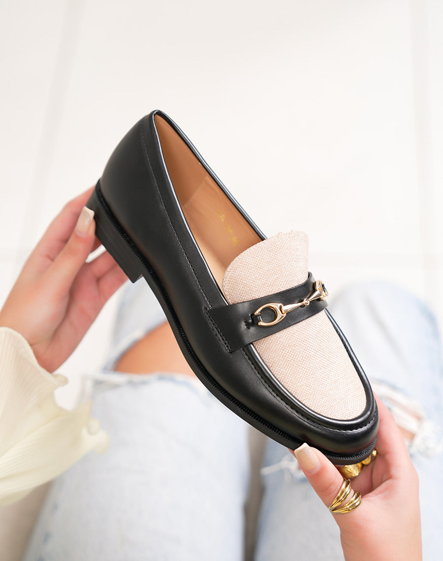 Mocassin femme noir élégant tissé avec bijou doré chic