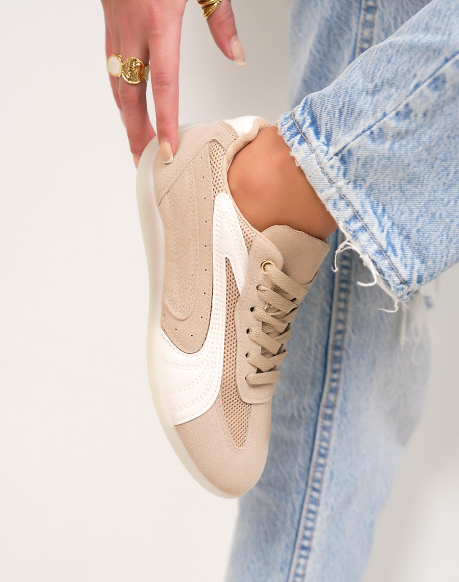 Basket femme beige élégante empiècements beige clair